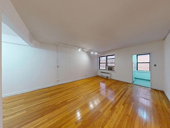 2nd image of 163 W 17th St