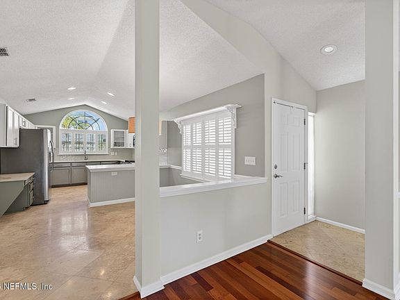 4th image of 960 THEODORE Avenue