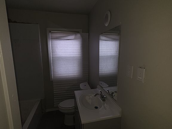 3rd image of 9341 Auburn St