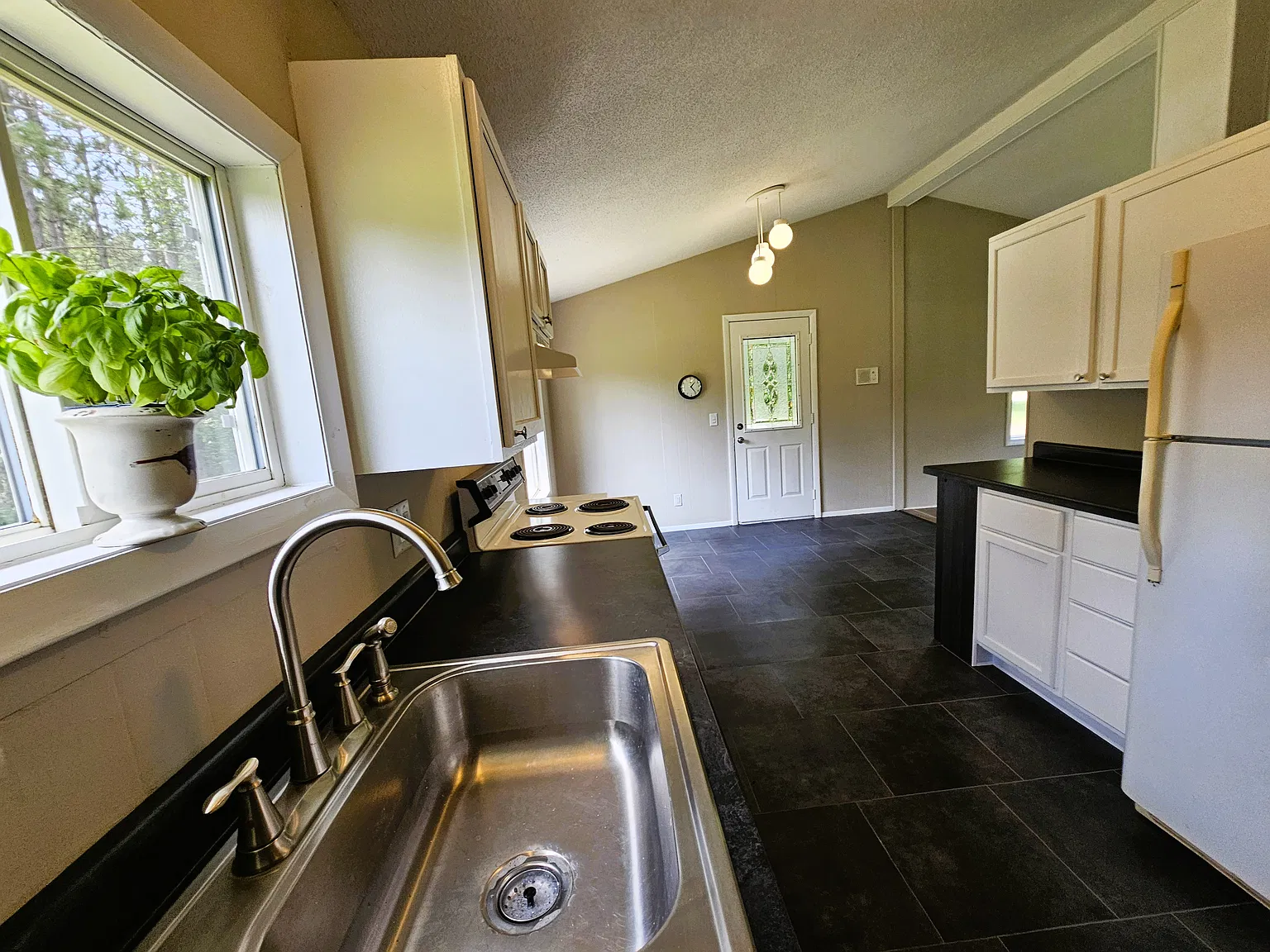3 bed, 1065 sqft, $1,795 — Photo 1