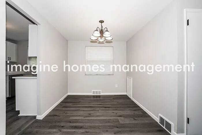 4 bed, 1.0 bath, 1326 sqft, $1,910 — Photo 3