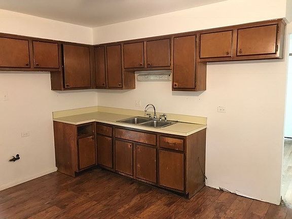 4th image of 14481 Lincoln Ave