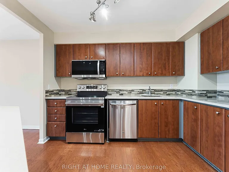 2759 Carousel Cres #911 — Photo 14
