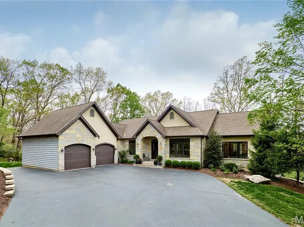 1275 Diamond Valley Dr, High Ridge, MO 63049