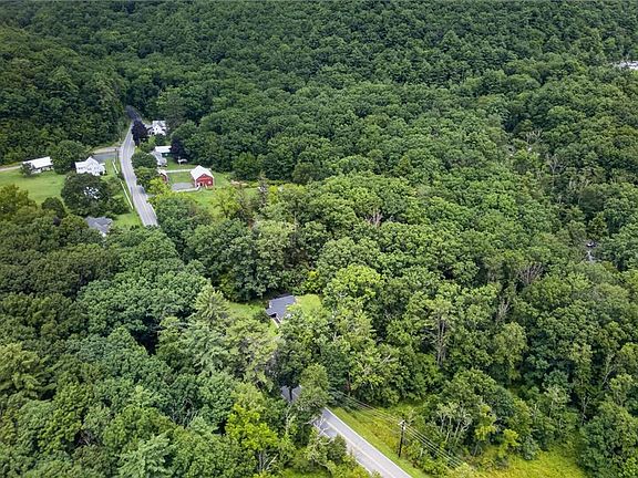 5th image of 708 Burger Hollow Rd