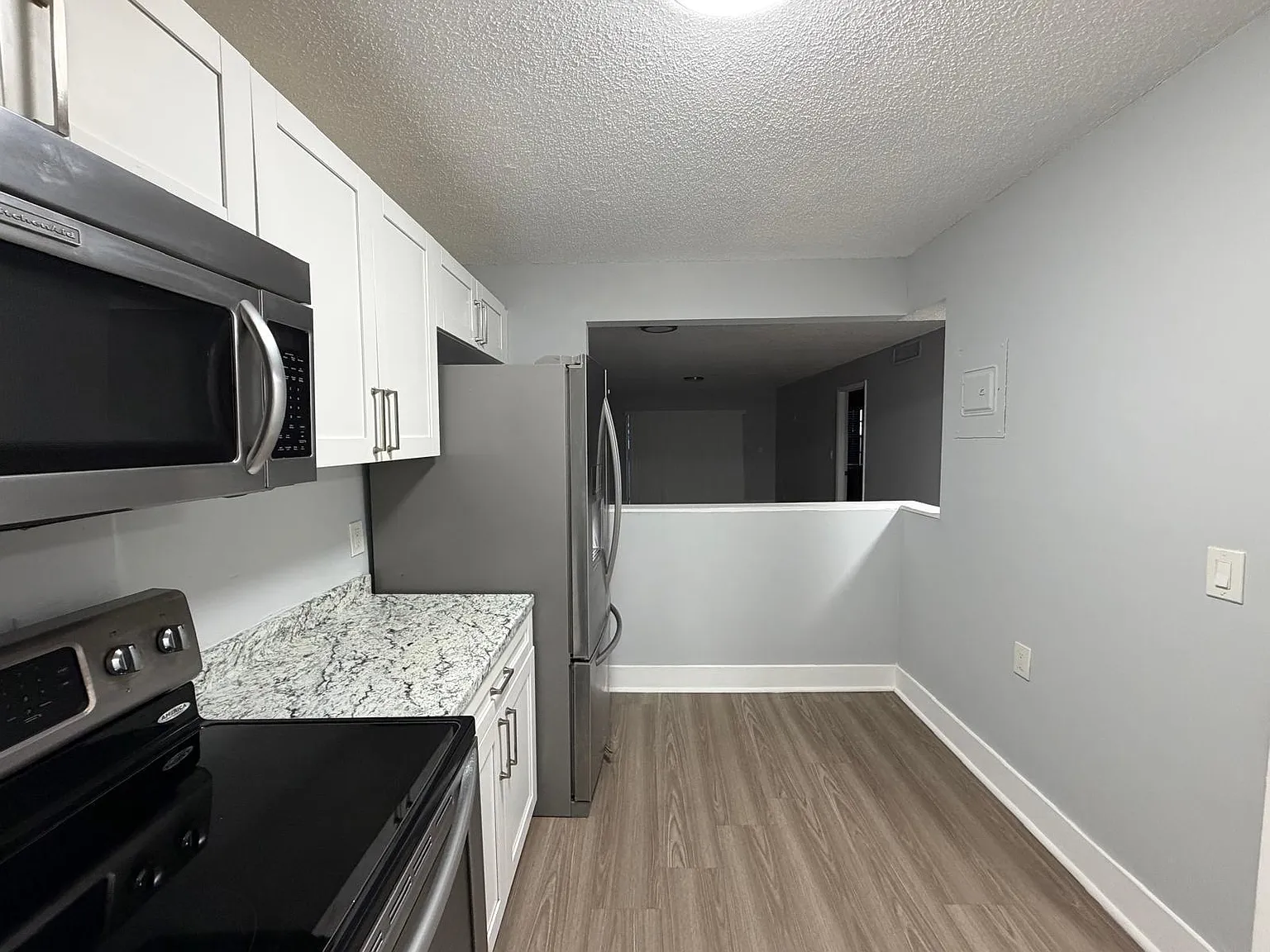 2 bed, 2.0 bath, 960 sqft, $1,900 — Photo 2
