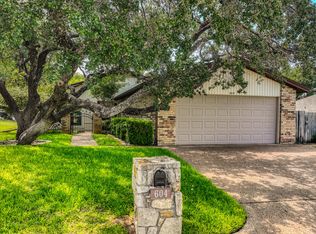 604 Harbor Cir, Azle, TX 76020