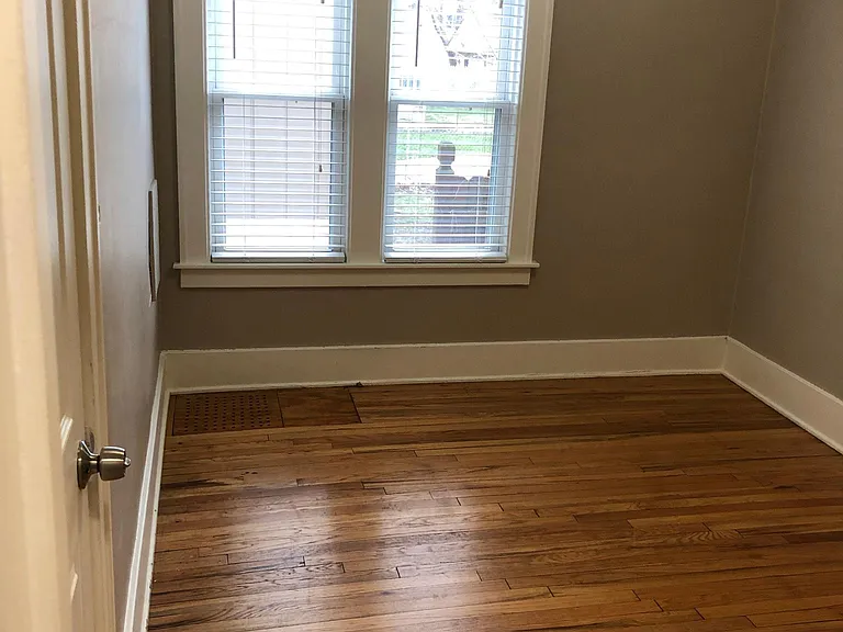 347 W Troy St — Photo 9