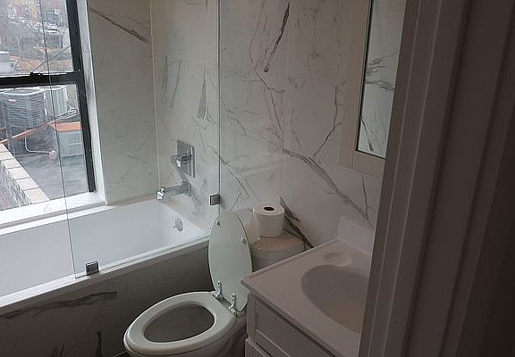 5th image of 992 Atlantic Ave #2F