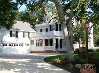 1002 Parkside Dr, Lakewood, OH