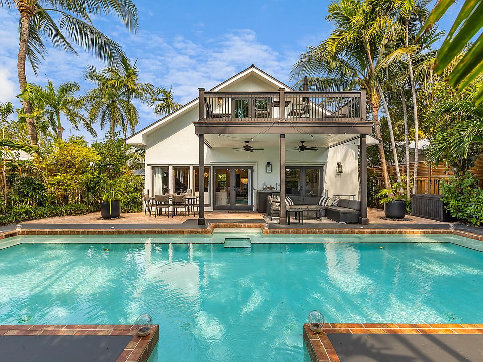 1st image of 1708 Laird St