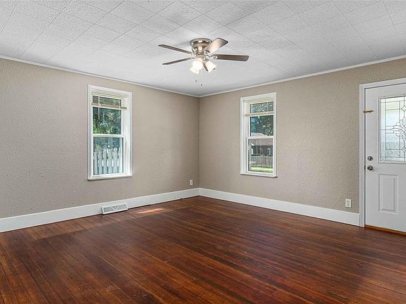 2nd image of 300 S Lake St