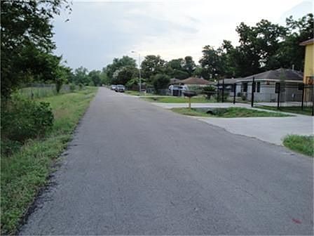 2nd image of 2419 Goodloe St