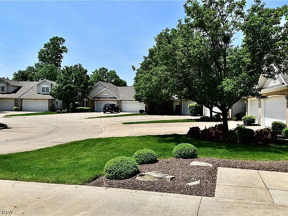 3rd image of 15654 Roxboro Dr #20
