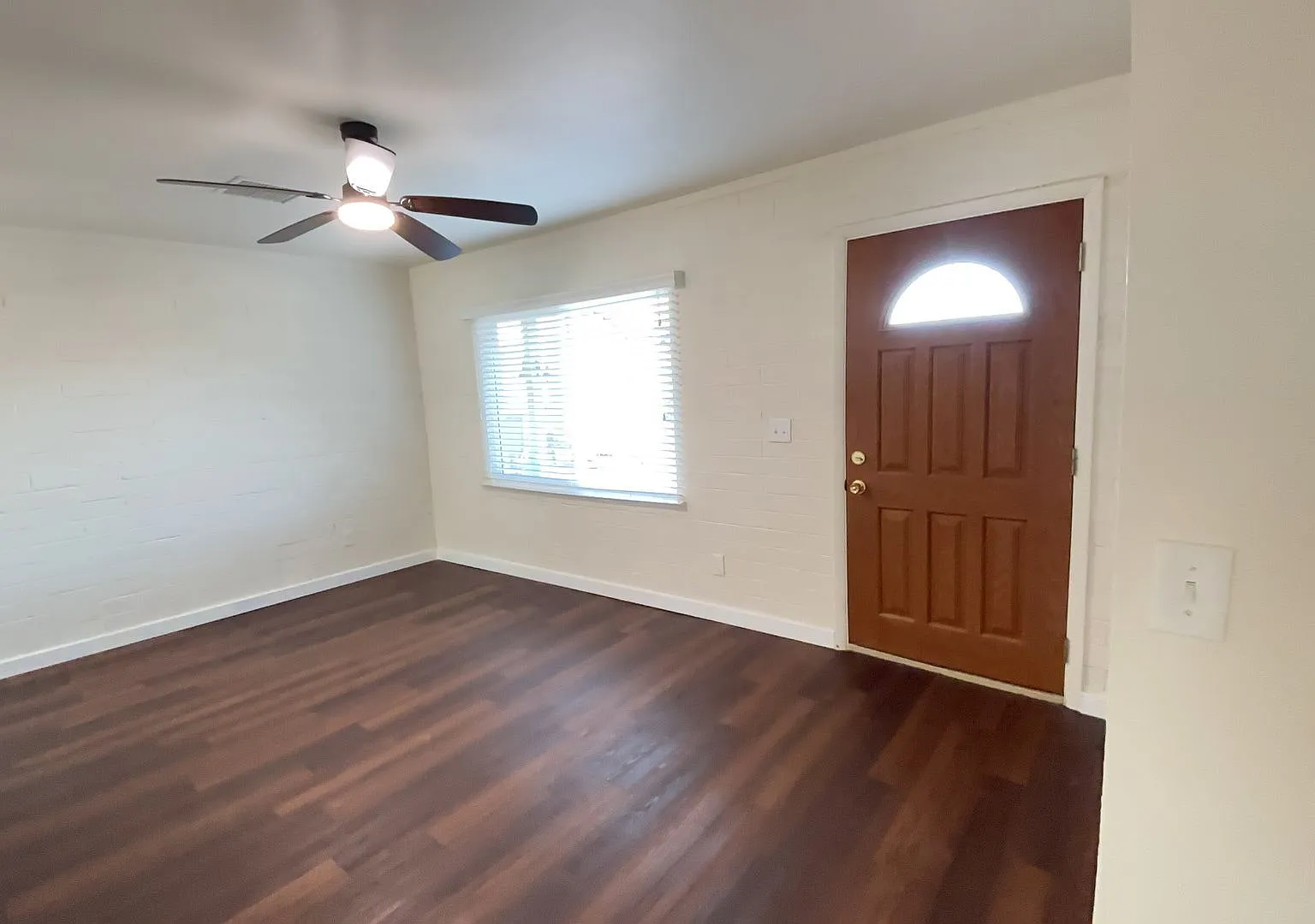 Charming 2 bedroom unit in a great location — Photo 2