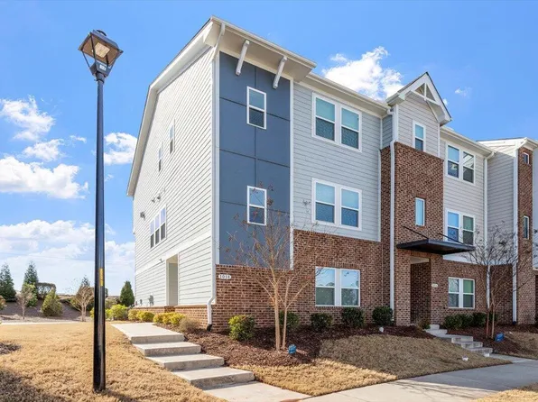 1018 Salt Glaze Ln, Cary, NC 27519