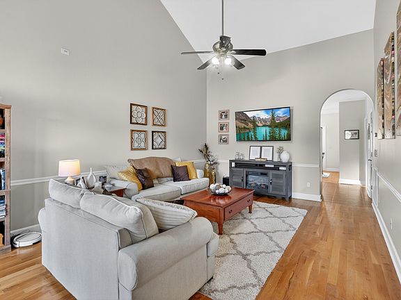 5th image of 961 Chesire Way