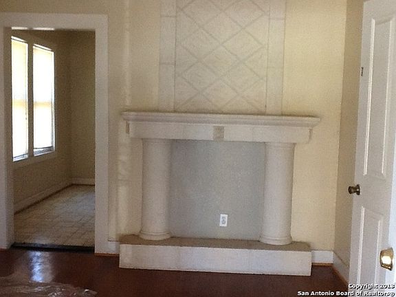 4th image of 1130 Chalmers Ave