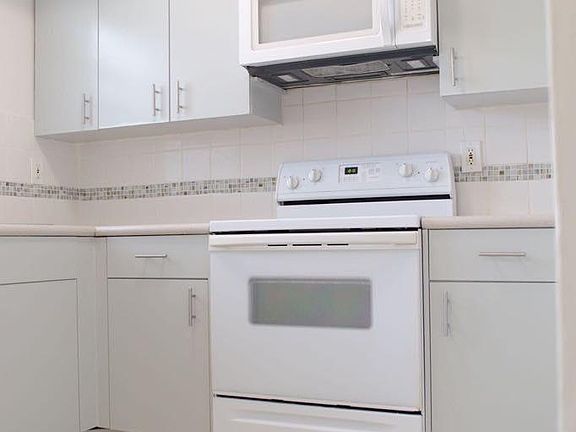 3rd image of 1370 NE 119th St APT 17
