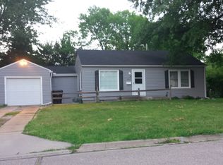 4300 SW Stratford Rd, Topeka, KS 66604