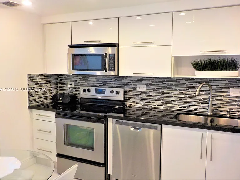 20225 NE 34th Ct #618 — Photo 3
