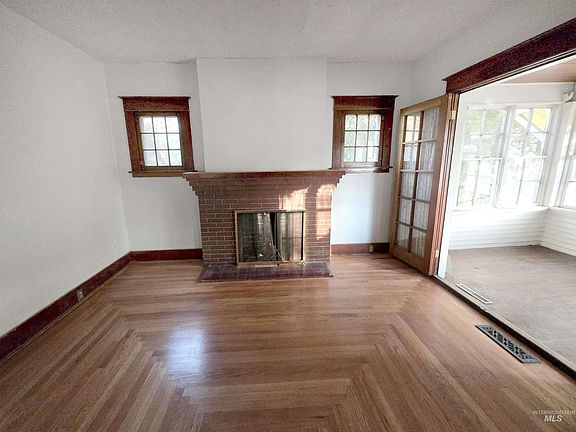 3rd image of 428 2nd Ave N