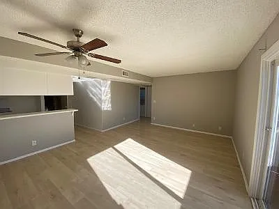 13750 Vanowen St #14 — Photo 12
