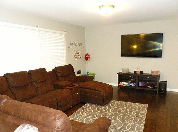 2nd image of 1324 Blackhawk Dr