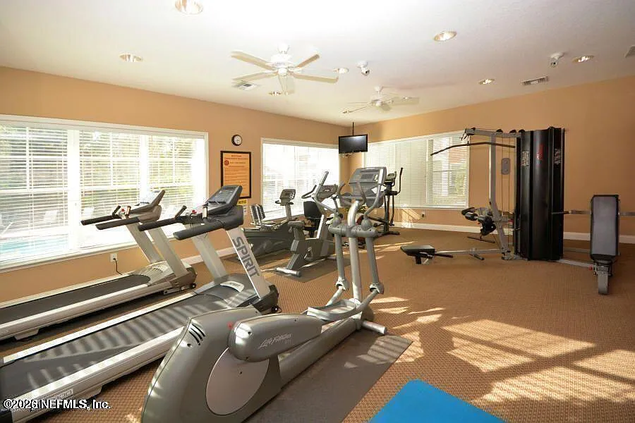 3 bed, 2.0 bath, 1394 sqft, $2,000 — Photo 4