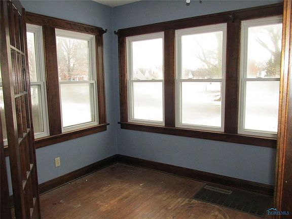 2nd image of 707 Ansonia St