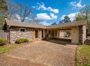11 Crownpoint Rd, Little Rock, AR 72227
