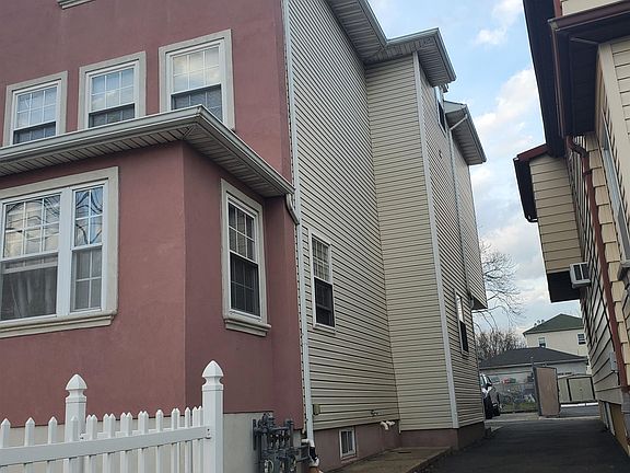 4th image of 819 Gibbons Ct