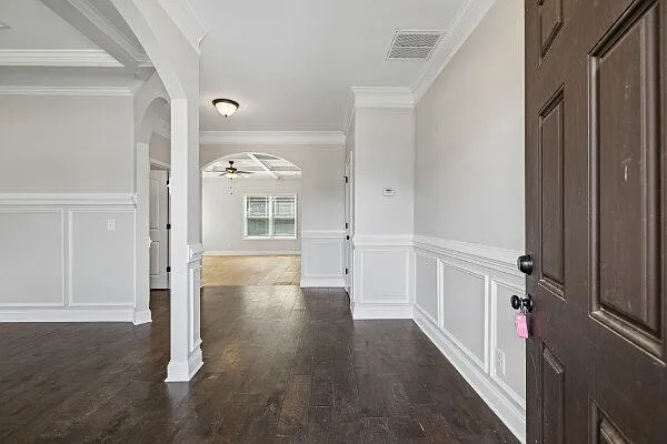 4 bed, 2.5 bath, 2507 sqft, $2,095 — Photo 4