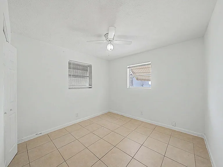 301 SE 21st Ave — Photo 15