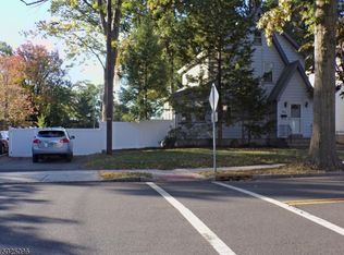 160 W Colfax Ave, Roselle Park, NJ 07204