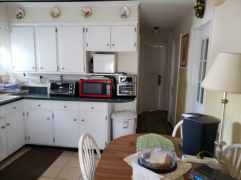 208 Trumbull Ave — Photo 12