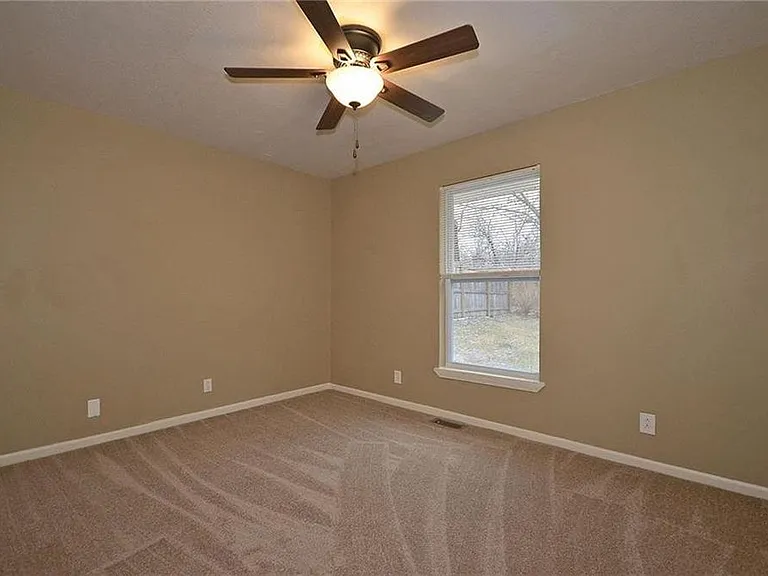 6130 NE Vivion Rd — Photo 10