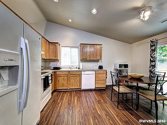 3rd image of 135 Wander Way SE