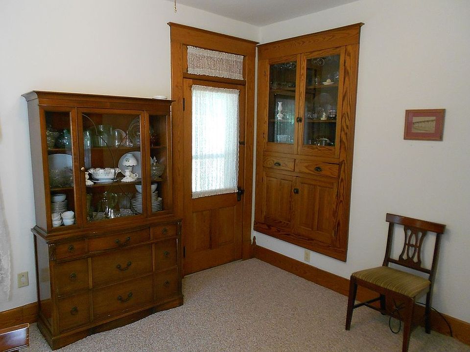 2nd image of 254 N Elm St
