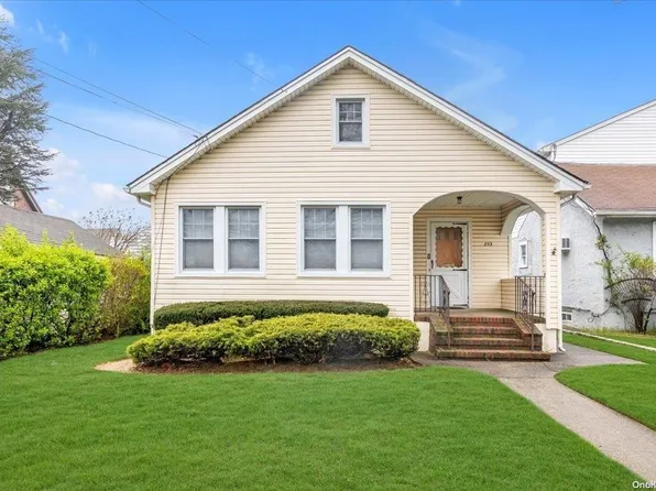 253 Rolling Street, Malverne, NY 11565