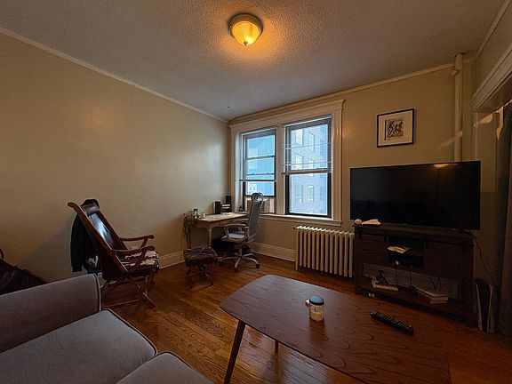 5th image of 15 Park Dr APT 33