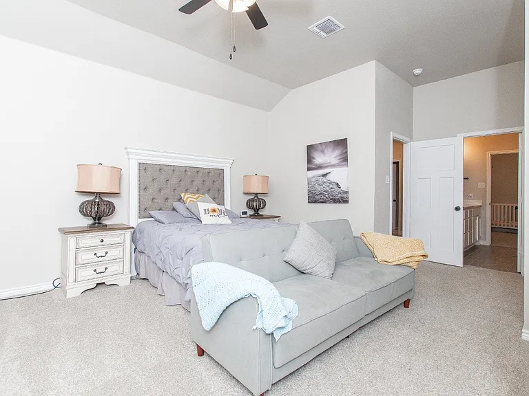 1756 Meadow Crest Dr — Photo 26