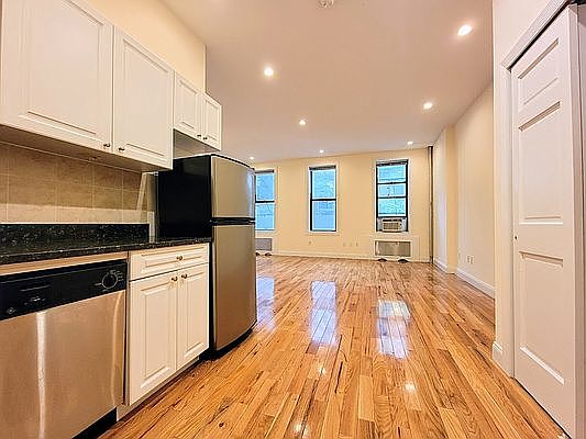 1st image of 309 E 37th St #2X