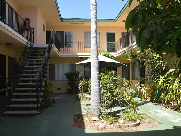 1835 Purdue Ave #2 — Photo 2