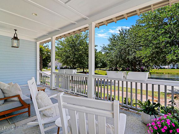 4th image of 15 Meadowhawk Road