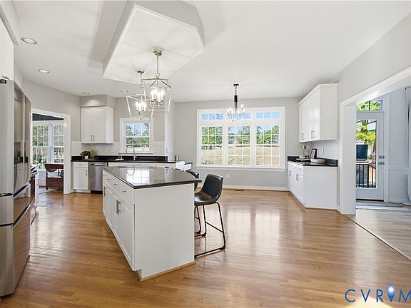 3rd image of 12145 Manor Park Dr