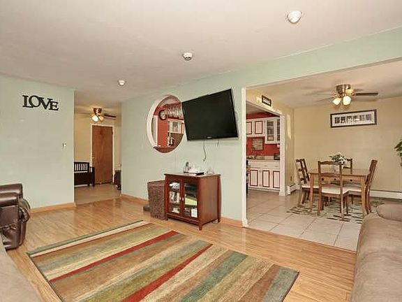 4th image of 382 Country Club Ln