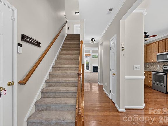 4th image of 621 Colbert Way