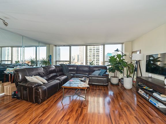 4th image of 1460 N Sandburg Ter APT 810