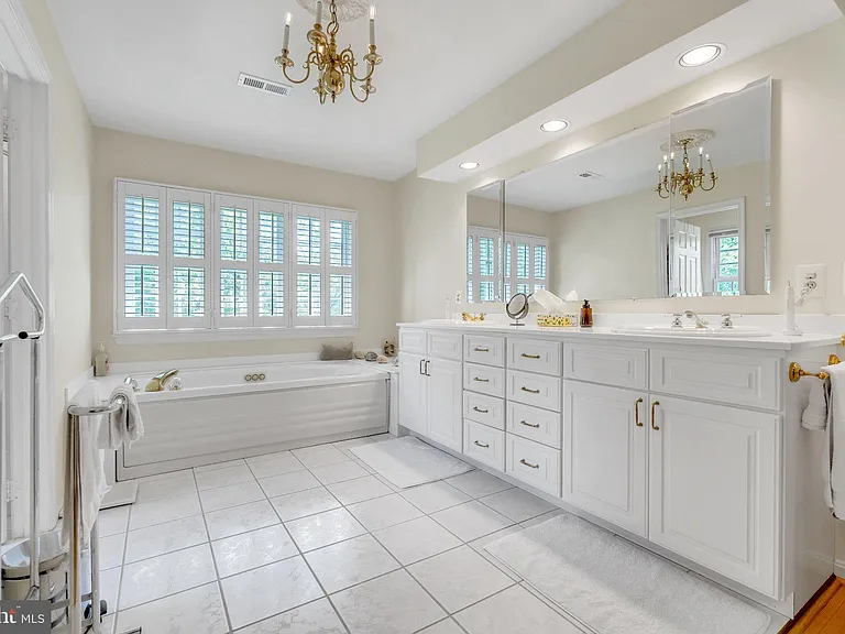 8308 Comanche Ct — Photo 35